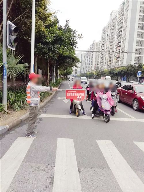 南宁出招整治泥头车违法行为 考试站岗和教育