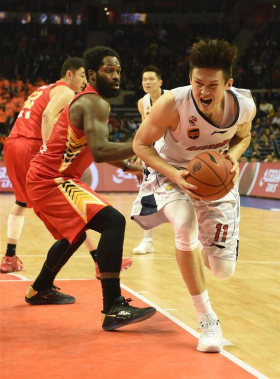 （體育）（1）籃球——CBA半決賽第二場：廣東東莞銀行勝深圳馬可波羅