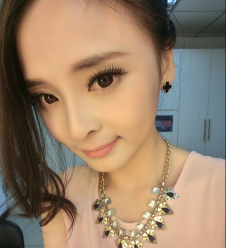 又有个小杨幂出道了 明星脸界icon非她莫属