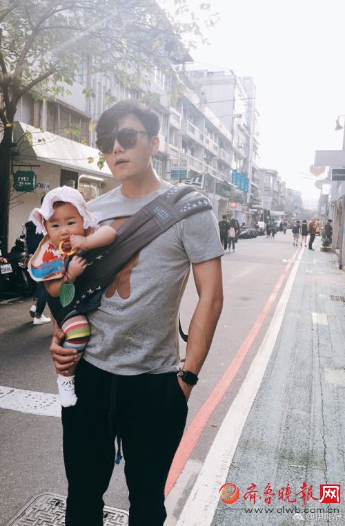伊能静老公秦昊抱女儿出街遭吐槽:只顾耍帅,抱