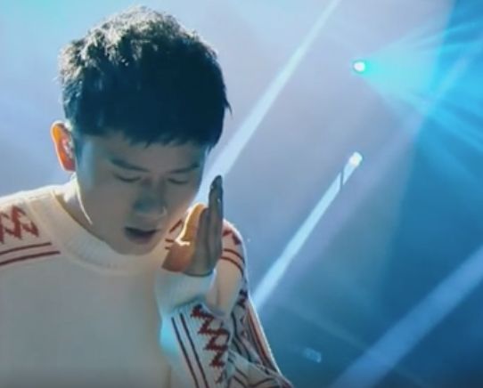 崩溃落泪 维嘉相拥痛哭 这两人究竟是怎么了?