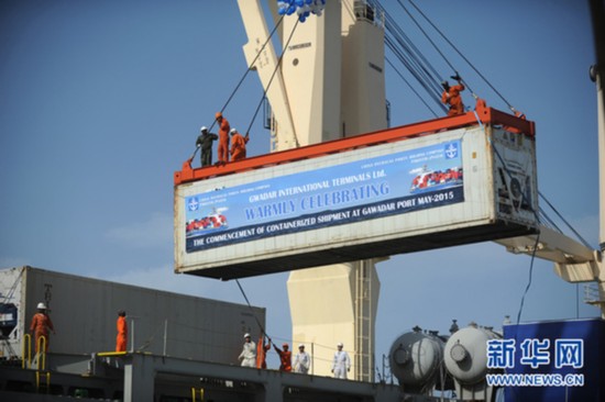 A shipping container is being loaded onto a ship at Gwadar Port. [Photo: Xinhua]