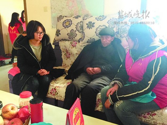 盐城盐海社区收集民意 帮助困难家庭走出困境