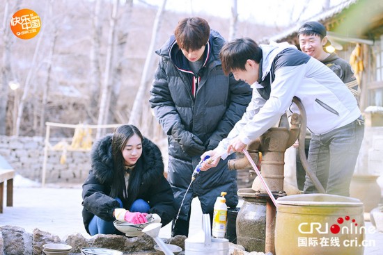 《向往的生活》魏大勋杨迪王倩做客 熊孩子逗