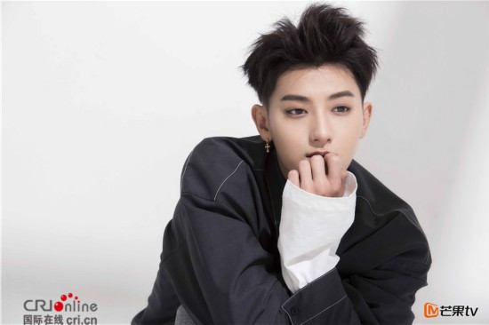 黄子韬加盟《快乐男声》任代言人 传递90后音