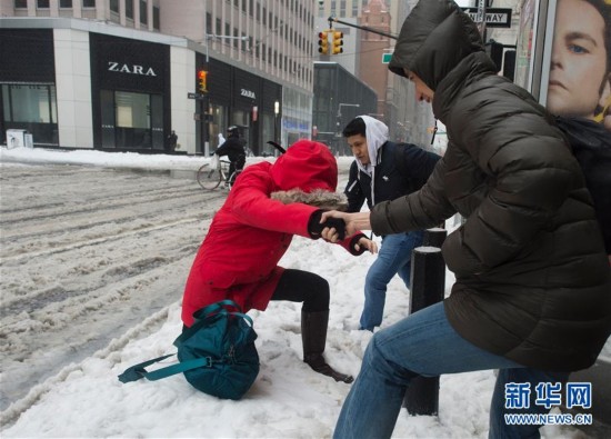 美国东北部遭遇暴风雪(组图)