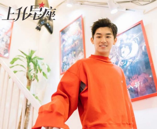 靖哥哥玩游戏手速惊人 杨旭文喊话蓉儿横店买