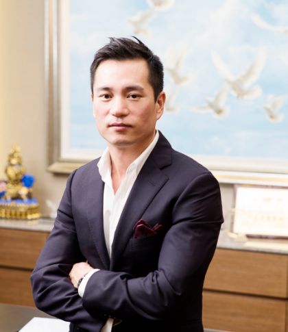 38岁安以轩闪婚百亿CEO 安以轩老公陈荣炼个