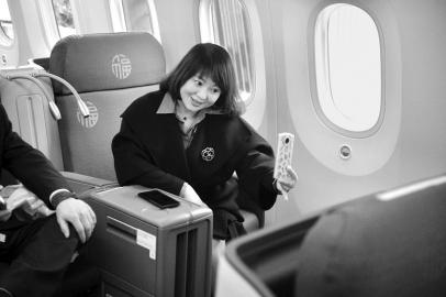 成都直飞洛杉矶航线开通 单程飞行时间缩至13