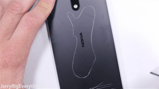 诺基亚6 折磨 测试:这硬度砸核桃依然很顺手--人