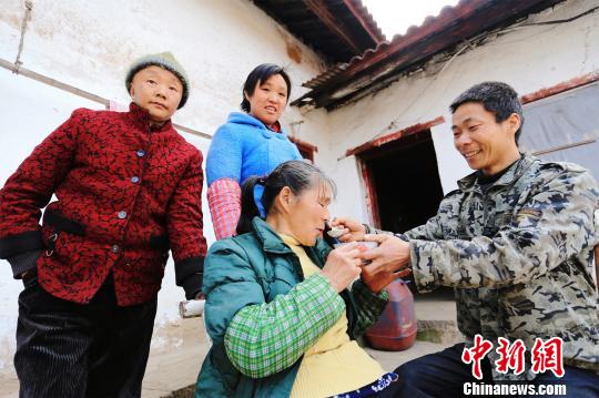 人口前四位_前四后八自卸车