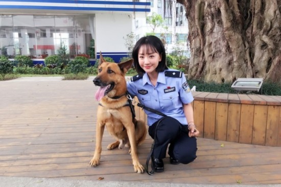 《警犬来啦》珠海开机杨蓉短发青春靓丽再演女