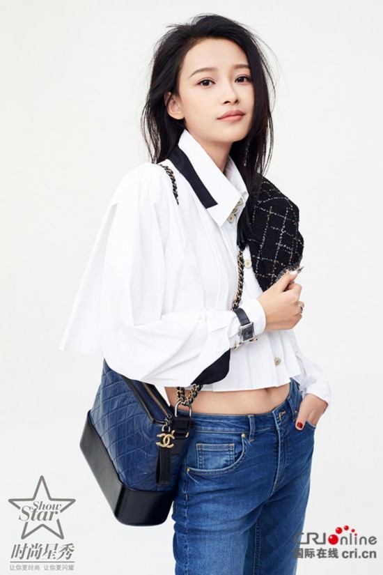孙怡时尚大片曝光 五官干净眼眸清澈