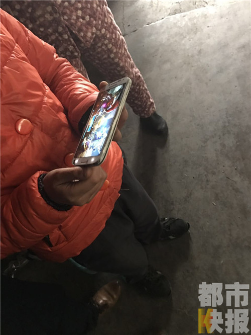 西安一熊孩子买游戏点券 一个月花七千多元