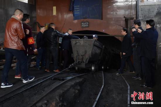 全国煤矿每天死亡人口_土耳其矿难已致至少238人死亡 全国哀悼三天(2)