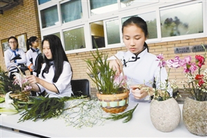 深圳外国语学校高中部学校开放日 学生秀才艺