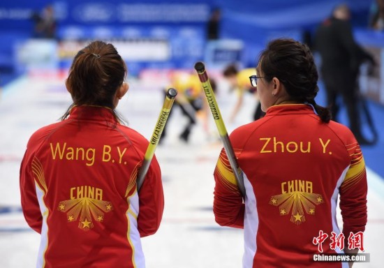 中国队击败韩国队获女子冰壶世锦赛首胜