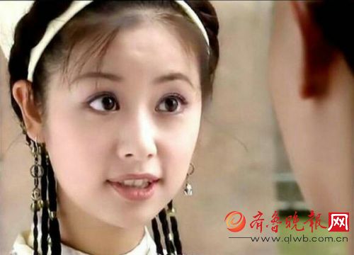 林心如早期剧照曝光 小虎牙和酒窝很可爱 好嫩