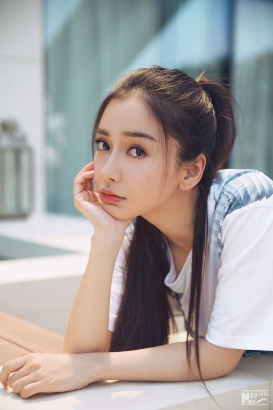 除了棒球帽 Angelababy刘诗诗等人的马尾也超减龄