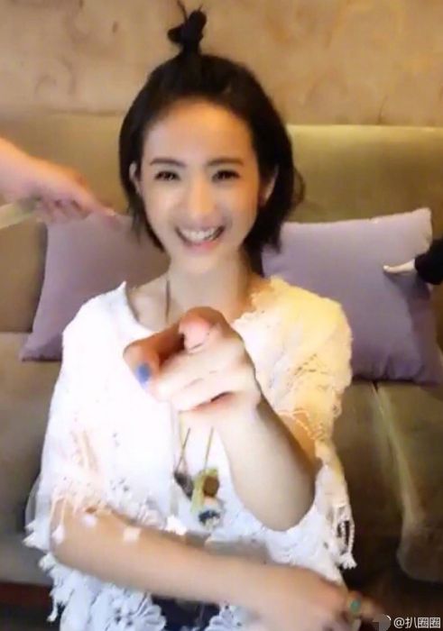 35岁林依晨满脸胶原蛋白似高中生 娱圈她们年过30仍少女