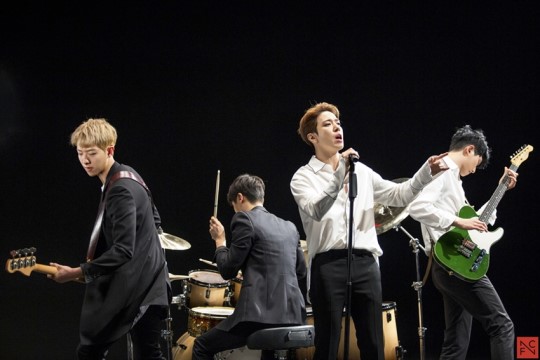 CNBLUE《Between Us》MV花絮公开 神秘布