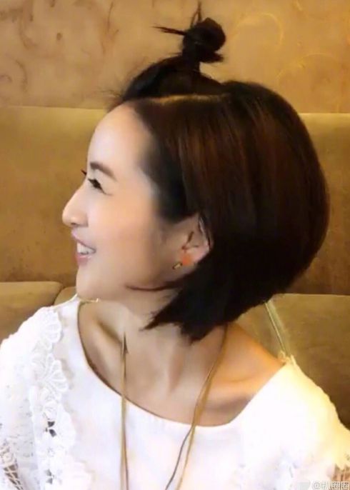 35岁林依晨满脸胶原蛋白似高中生 娱圈她们年过30仍少女