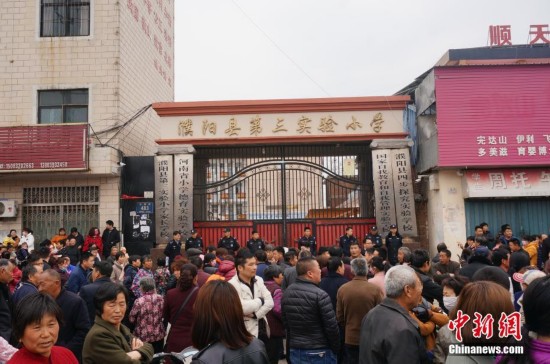 濮阳市人民医院成立救治组救治踩踏伤患学生