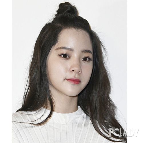一秒变少女 林心如杨幂都在扎高耸半丸子头