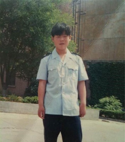 岳云鹏少年照片和近照曝光,女儿可爱老婆是护