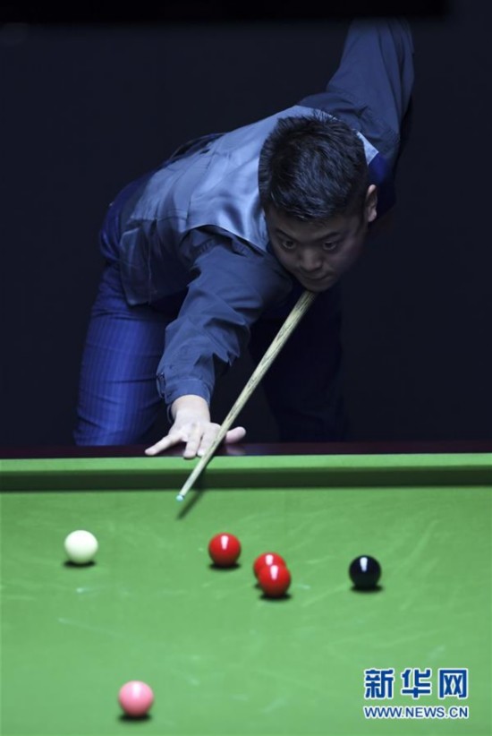 斯诺克中国公开赛:梁文博不敌麦克劳德