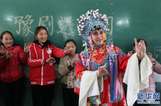 河南温县:豫剧进校园