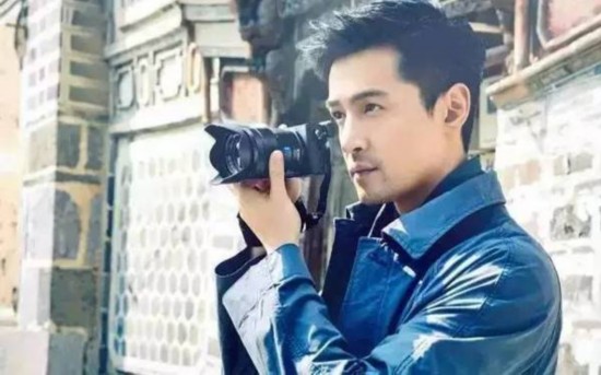 曝胡歌最新留学照 网友称清新不做作 为什么很