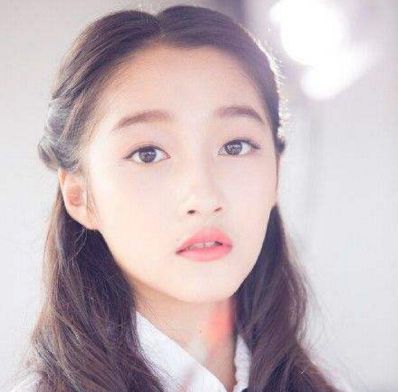 关晓彤吻替曝光 网友问若搭档李易峰怎么办(组