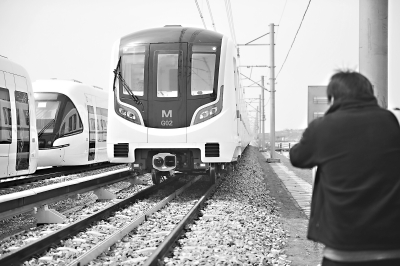 地铁列车武汉造时速100公里 将在7号线投入使