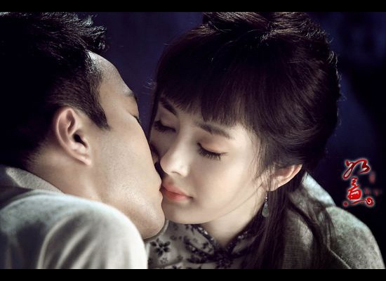 胡歌李易峰赵又廷全被杨幂吻过!揭秘明星吻戏