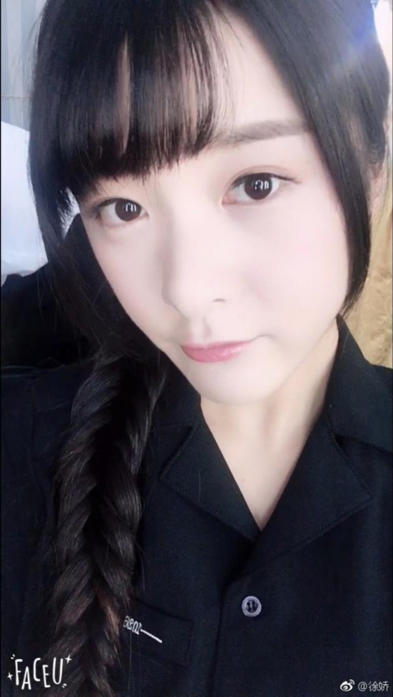 徐娇自拍娇俏可爱 身材高挑黑色网袜成熟风(图