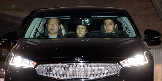 韩国法院批准逮捕前总统朴槿惠