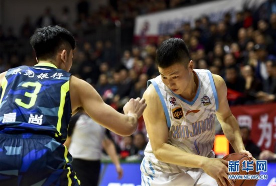 （體育）（11）籃球——CBA總決賽首場：新疆戰勝廣東