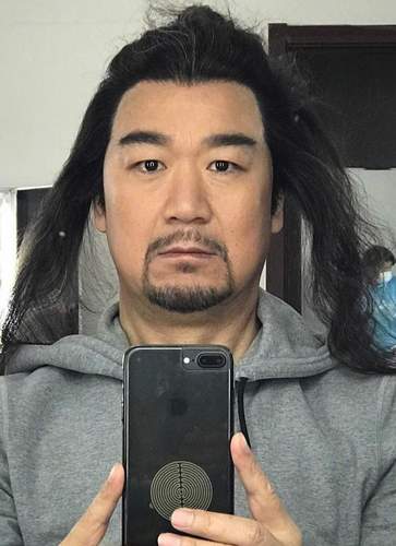 微博搞笑排行榜收入_张国立晒了张搞笑自拍微博粉丝破百万铁齿铜牙纪晓岚5开拍