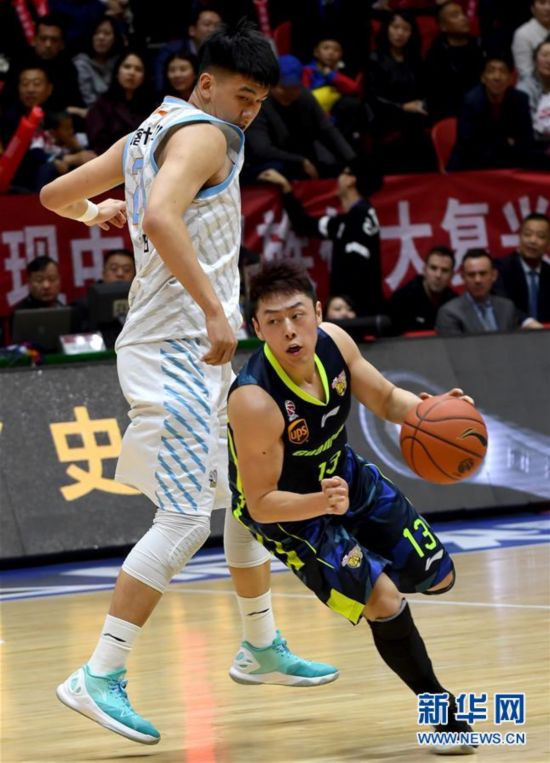 （體育）（12）籃球——CBA總決賽首場：新疆勝廣東