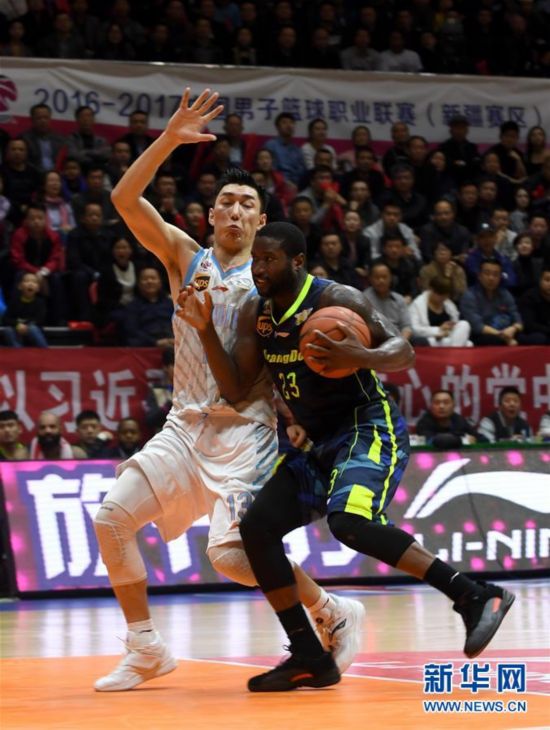 （體育）（15）籃球——CBA總決賽首場：新疆勝廣東