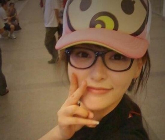 最爱剪刀手自拍的明星 赵丽颖郑爽唐嫣好清纯