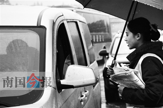 柳州新兴收费站日均千车 走错门 需留意交通信