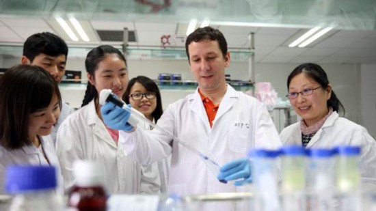 Romanian medical expert Dante Neculai works in Zhejiang University. [File photo: zjol.com.cn]