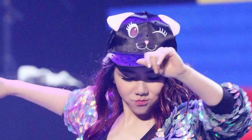 邓紫棋哭了? 邓紫棋演唱会两次泪奔:很累!有你