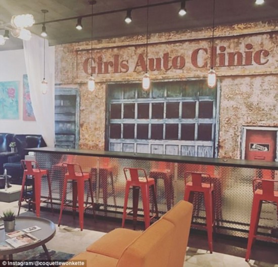 美国女性汽修店：能修汽车也能修剪指甲
