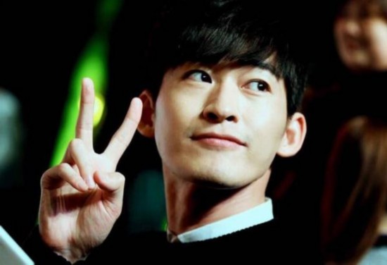 最爱剪刀手自拍的明星 赵丽颖郑爽唐嫣杨幂刘