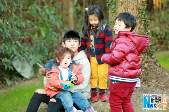 《放开我北鼻》易烊千玺变运动健将 温暖小哥