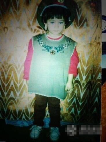 迪丽热巴幼时美照大曝光 绝对纯天然无整容