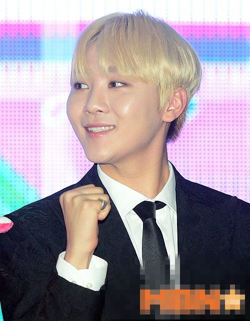 韩国男团Seventeen亮相活动 文俊辉全圆佑完美